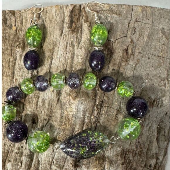 Handmade Purple and Green Resin and Glitter Bracelet and Dangle Earring set - Picture 3 of 7